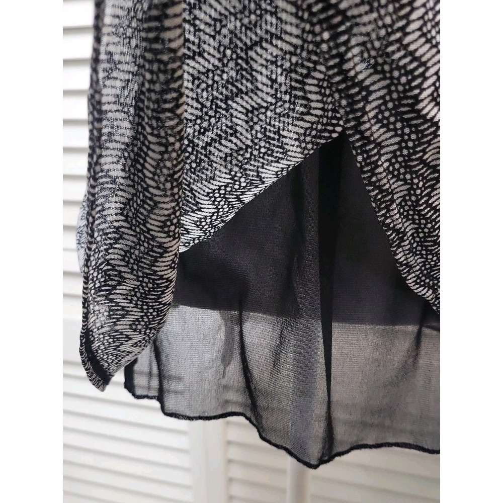 New York And Co Sleeveless Zig Zag Pattern Black White Stretch Top Size Small - Picture 5 of 7